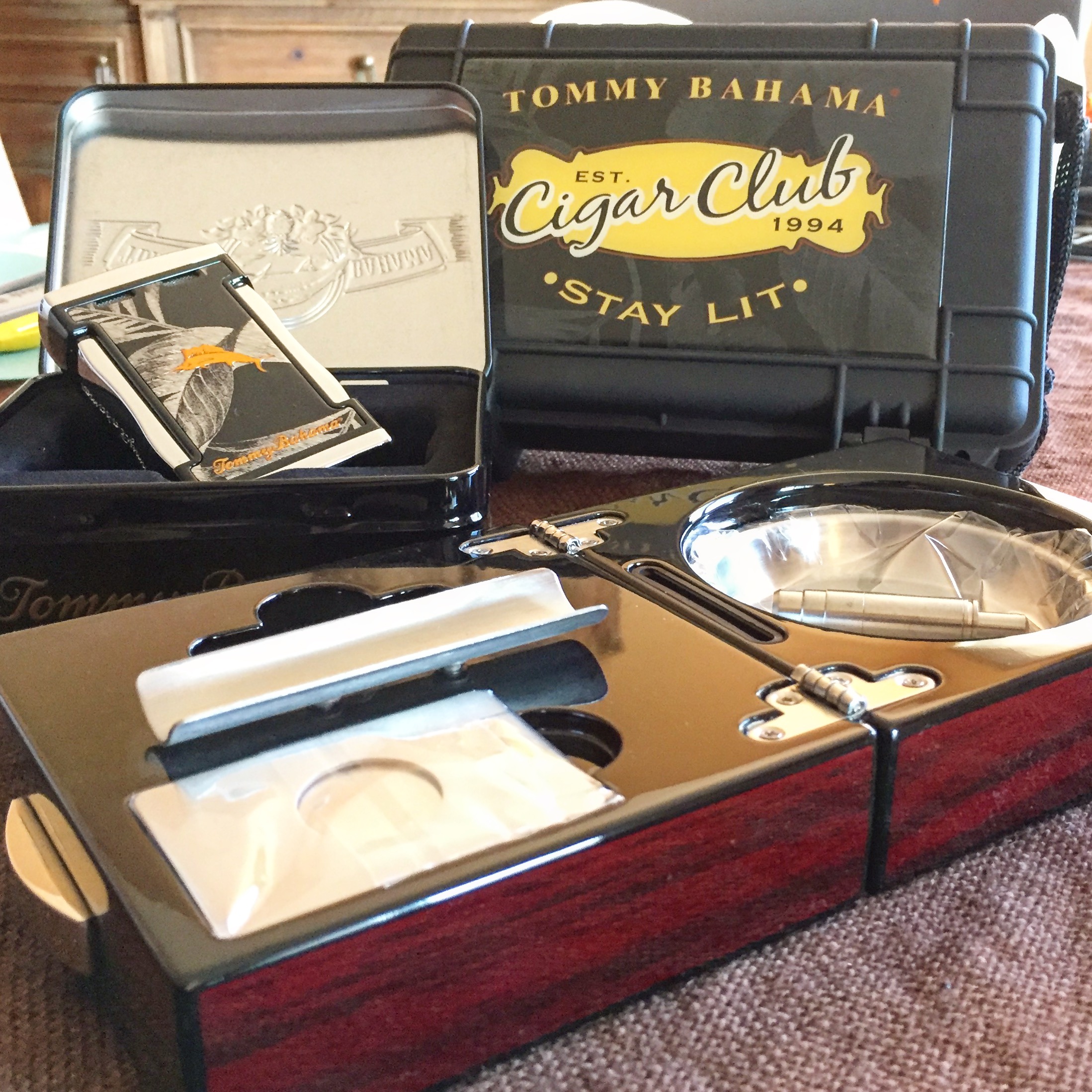 Tommy Bahama Cigar Club Prize Set